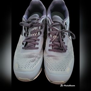 On Cloud Women's size 11